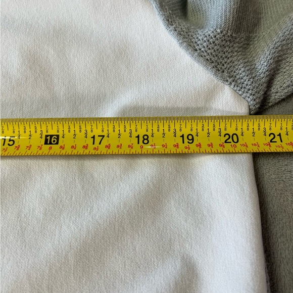 NWOT Oakley Grey 1/4 Zip Pullover Sweater - Picture 8 of 11